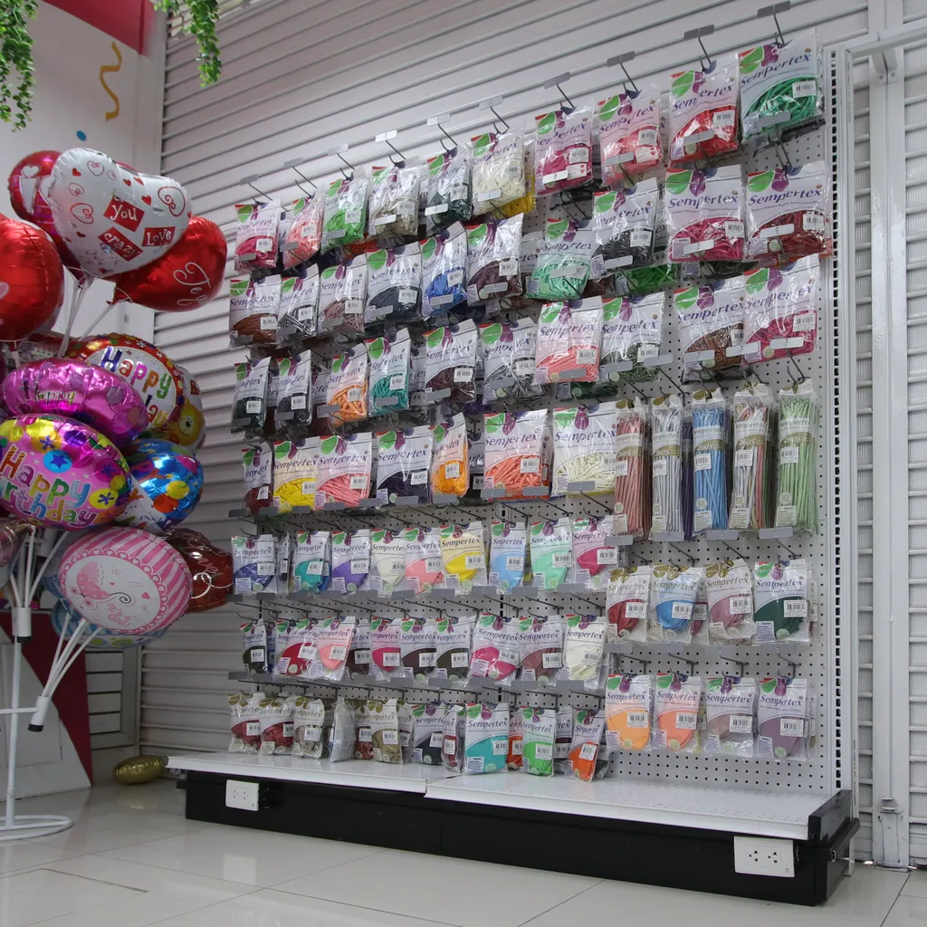 G&oacute;ndolas de pared con ganchos exhibidores