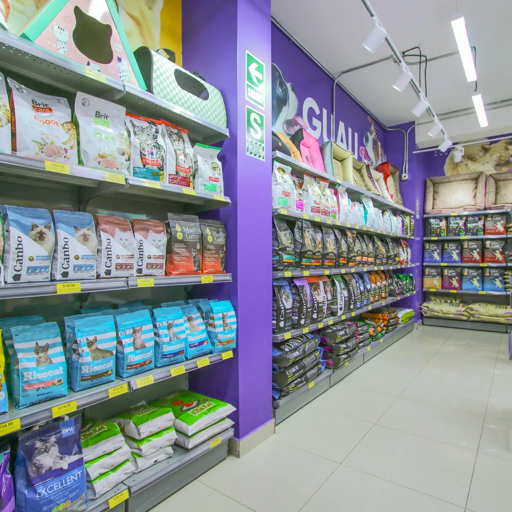 gondolas de pared para petshops y veterinarias